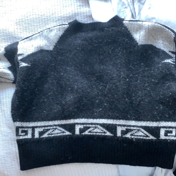 Gorgeous Elle Sasson Sweater - Picture 9 of 12